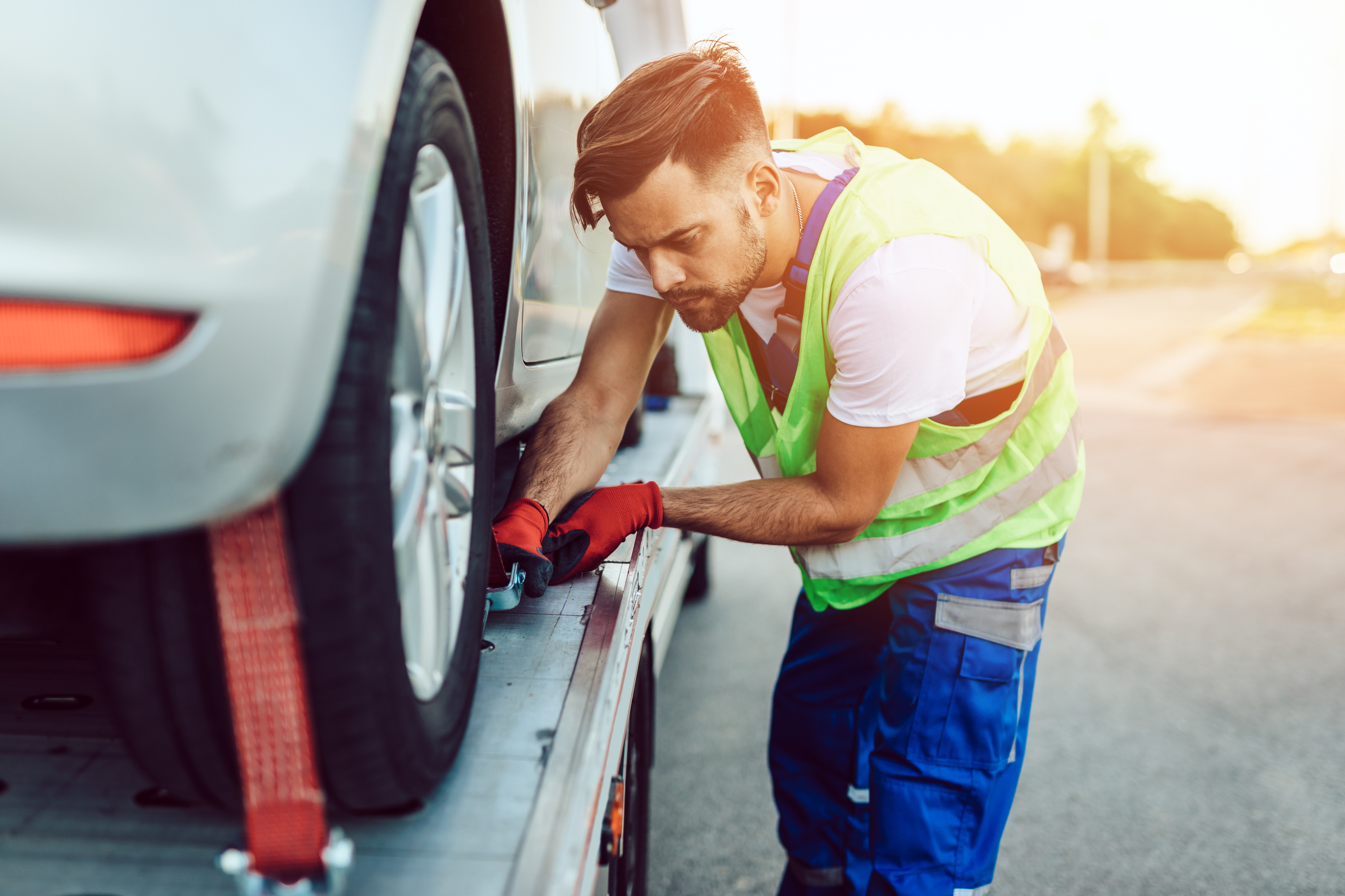 Service road. Поломка автомобиля на дороге. Roadside assistance. Автотехпомощь на колёсах. Эвакуация автомобиля car service.